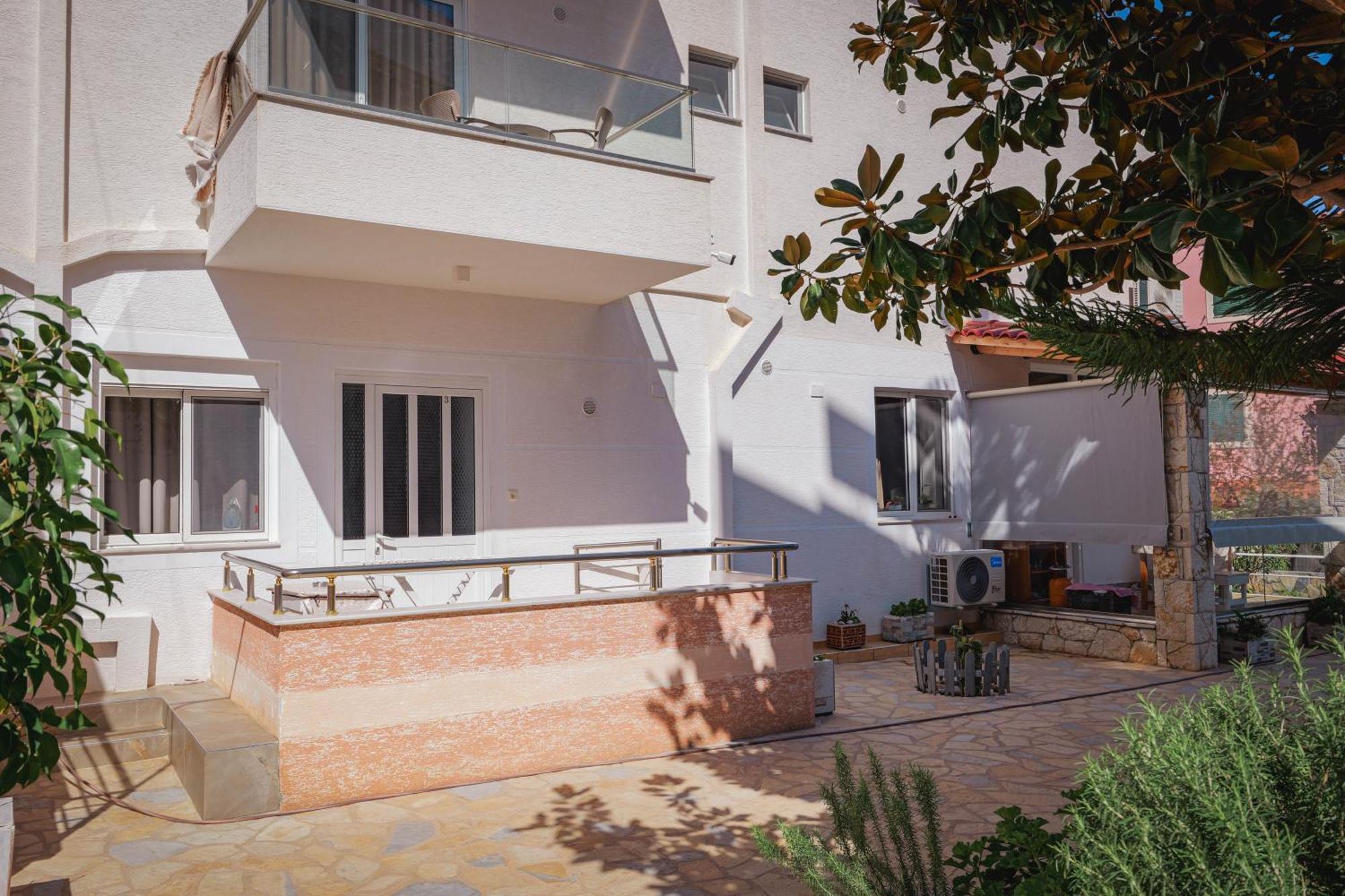 Villa Family Garden Ksamil Exterior photo